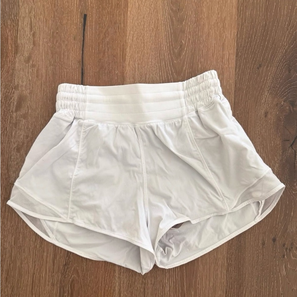 Lululemon 2.5in hottie hot shorts